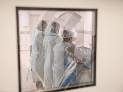 Якутские хирурги начали выполнять операции на сосудах сердца на уникальном оборудовании