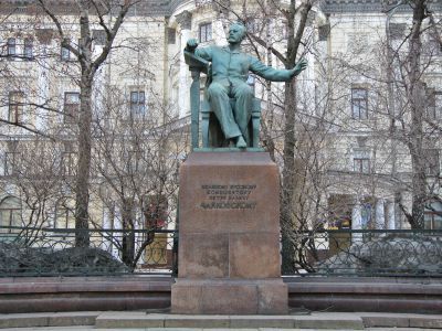 Памятник П.И.Чайковскому