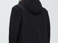 Ветровка с капюшоном