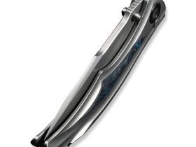 Складной нож WE Knife Tighe Down, сталь M390, рукоять титан/карбон, серый