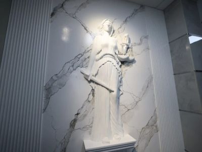 В Якутске пьяный мужчина убил котенка и выбросил в окно