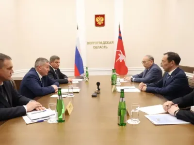 Айсен Николаев провёл рабочую встречу с губернатором Волгоградской области Андреем Бочаровым