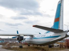 В Якутске обновили самолеты-памятники Ан-24 и Як-40