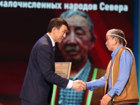 В Якутске ко Дню родного языка и письменности наградили выдающихся деятелей