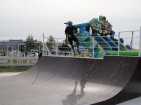 Вилюйск преображается: в День города на набережной «Поющие пески» зазвучала новая музыка