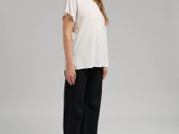 Свободная блузка с v-вырезом