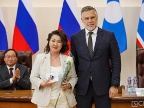 Государственные награды вручили медицинским работникам Якутии