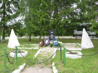 Памятник-стела на рубеже обороны подступов к Ленинграду в 1941 г.