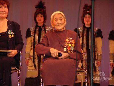 Знак «Почётного старейшины республики» вручили чурапчинскому переселенцу