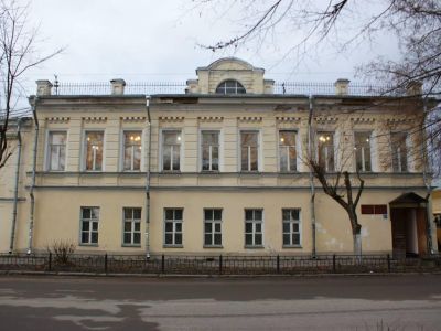 Жилой дом с лавками, конторой, погребом и пекарней