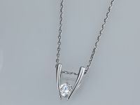 Подвеска из белого золота с бриллиантом э4701пд01149600