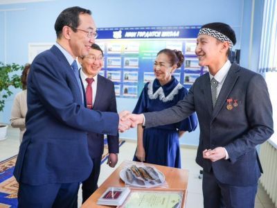 Учащиеся Жиганской агрошколы рассказали главе Якутии о своих достижениях