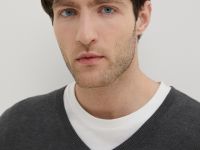 Джемпер с v-образным вырезом