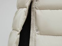 Утепленное пальто с капюшоном