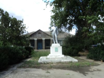 Памятник В.И.Ленину