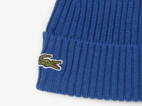 Шерстяная шапка Lacoste унисекс в рубчик