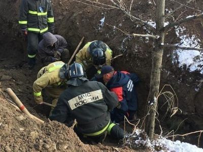 В Нерюнгри спасли мужчину, рывшего канаву