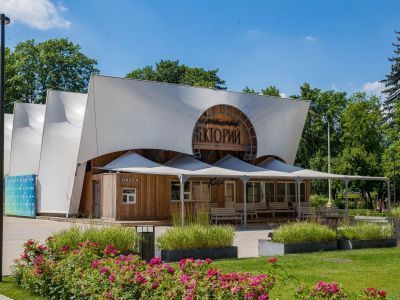 Площадь летнего кинотеатра-лектория ВДНХ