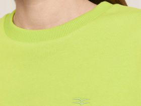 Укороченная футболка с необработанными краями