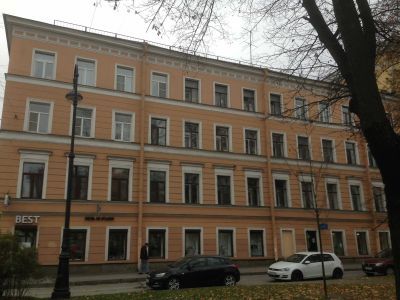 Дом, где с 1865 г. жил и в 1871 г. умер композитор Серов Александр Николаевич (кв. 3, 9 - б.кв.21)