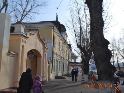 Жилой дом с торговой лавкой