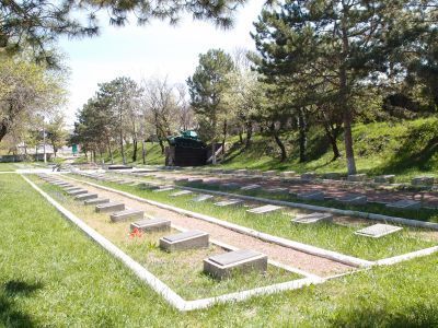 Братское кладбище советских воинов, умерших в госпиталях и погибших в боях