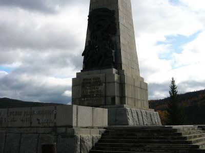 Обелиск на месте расстрела рабочих горняков Ленских приисков в 1912 г.