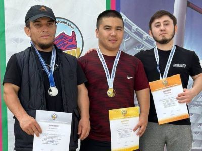 Якутянин Айаал Сивцев завоевал золотую медаль в толкании ядра