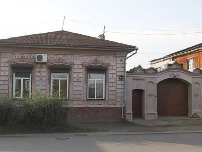 Флигель с воротами