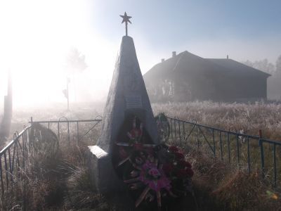 Братская могила 4 советских воинов, погибших в 1943 г. в боях с немецко-фашистскими захватчиками