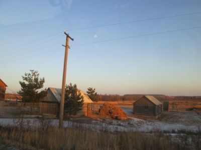 Памятное место, где в 1941 г. гитлеровцами были сожжены раненые советские военнопленные. Установлена мемориальная доска