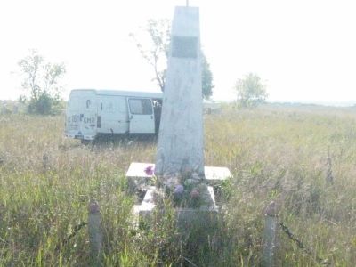 Братская могила 19 красноармейцев, погибших 14 ноября 1919 г. в Сыропятском бою