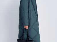 Пуховое пальто с воротником-стойкой и капюшоном