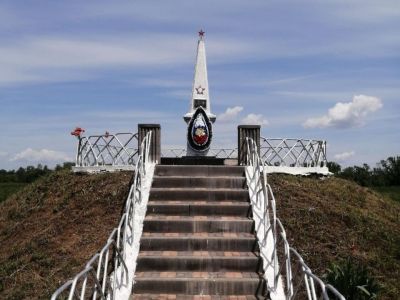 Памятник партизанкам Васильевой и Куликовой, погибшим в годы Великой Отечественной войны