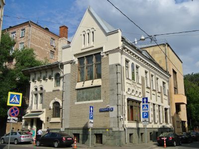 Жилой дом С.У.Соловьева, 1901 г., архитектор С.У.Соловьев. В этом доме в 1901-1912 гг. жил и работал архитектор С.У.Соловьев, в 1912-1917 гг. жил и работал художник-график П.Я.Павлинов