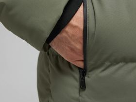 Стеганая куртка с капюшоном