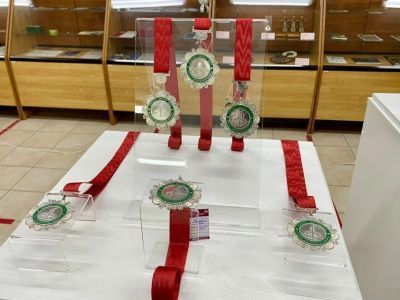 Всего 9 победителей. В Якутске представили нагрудный знак "Хомусист-виртуоз мира"