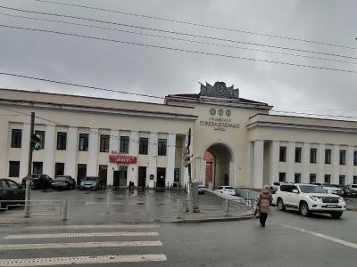 Завод турбомоторный: проходная с административными корпусами