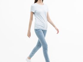 Женская футболка Lacoste приталенного кроя