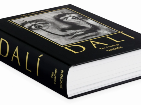 Книга "Salvador Dali, The Paintings"