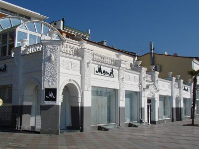 Здание аптеки и парфюмерного магазина Я.А.Левентона