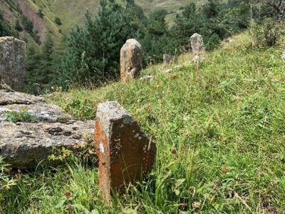 Стела № 13 раннемусульманского кладбища № 1 архитектурного комплекса "Мусийкъонгийкоте"