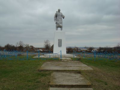 Братская могила 70 советских воинов, погибших в боях с фашистскими захватчиками