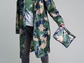 Плащ из полимерного материала для мужчин (дождевик)