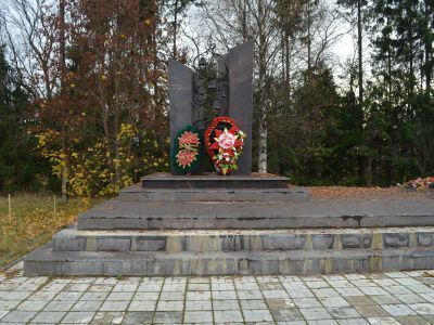 Братская могила советских воинов, погибших в годы Великой Отечественной войны