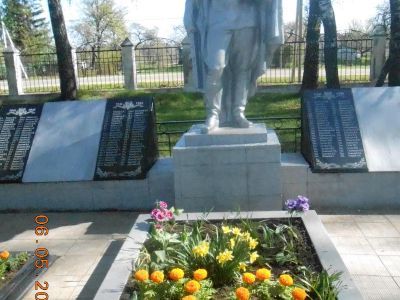Братская могила воинов, погибших в 1943 г.