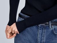 Джемпер приталенного силуэта с округлым вырезом