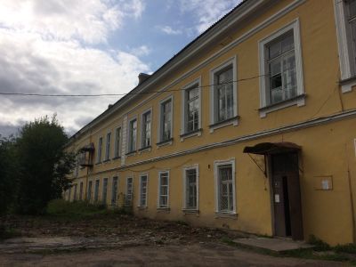 Казарменный комплекс - бывшие дворцовые конюшни