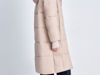 Утепленное пальто прямого кроя с капюшоном