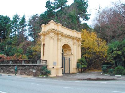 Въездная арка (восточная)